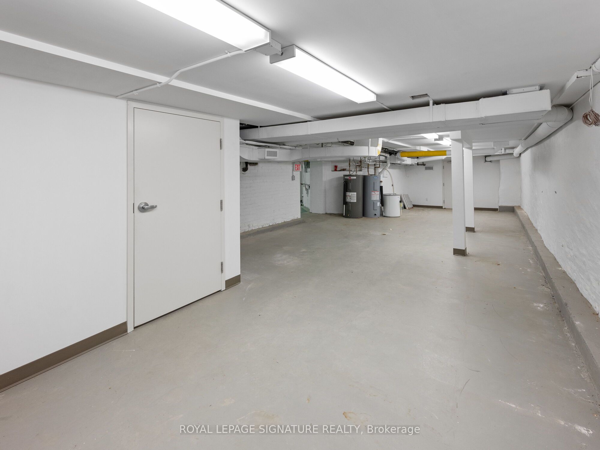 1560- 1562 Queen Street Property Photo 30