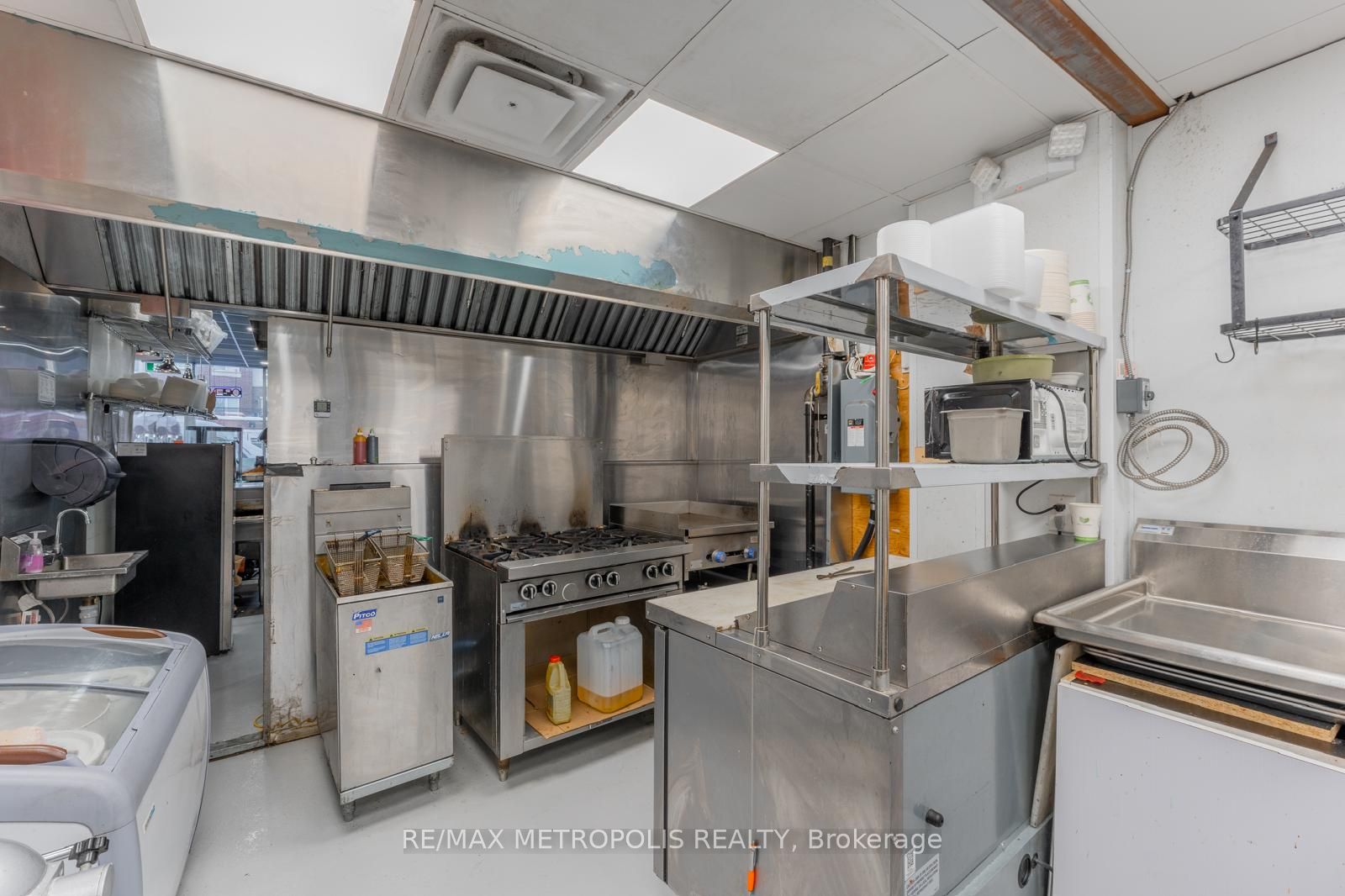 #1 - 50 Sky Harbour Drive Property Photo 6