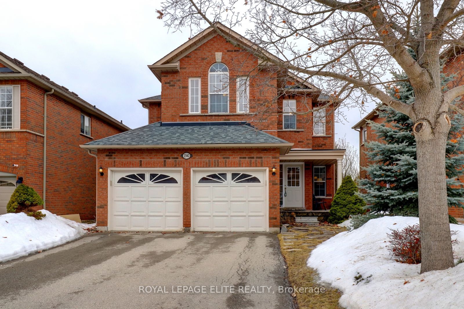 2342 Woodridge Way Property Photo