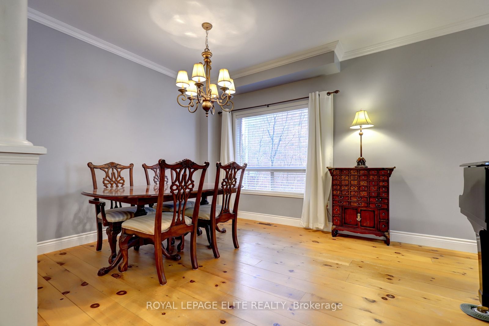 2342 Woodridge Way Property Photo 6
