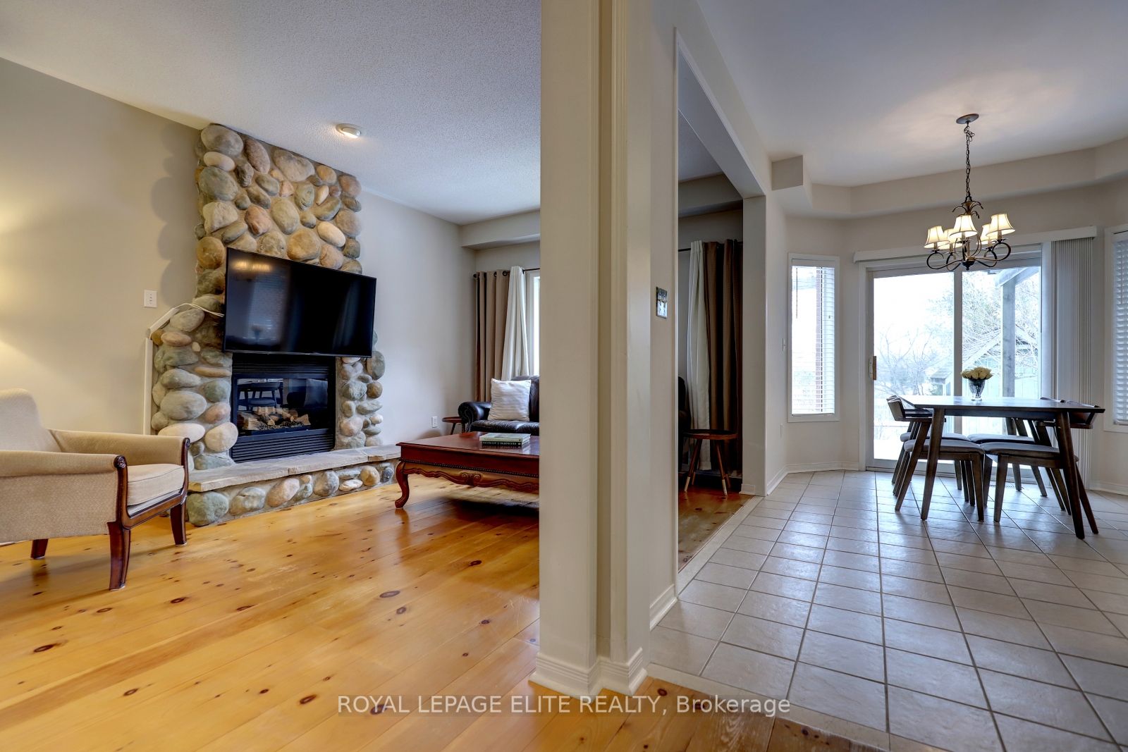 2342 Woodridge Way Property Photo 9
