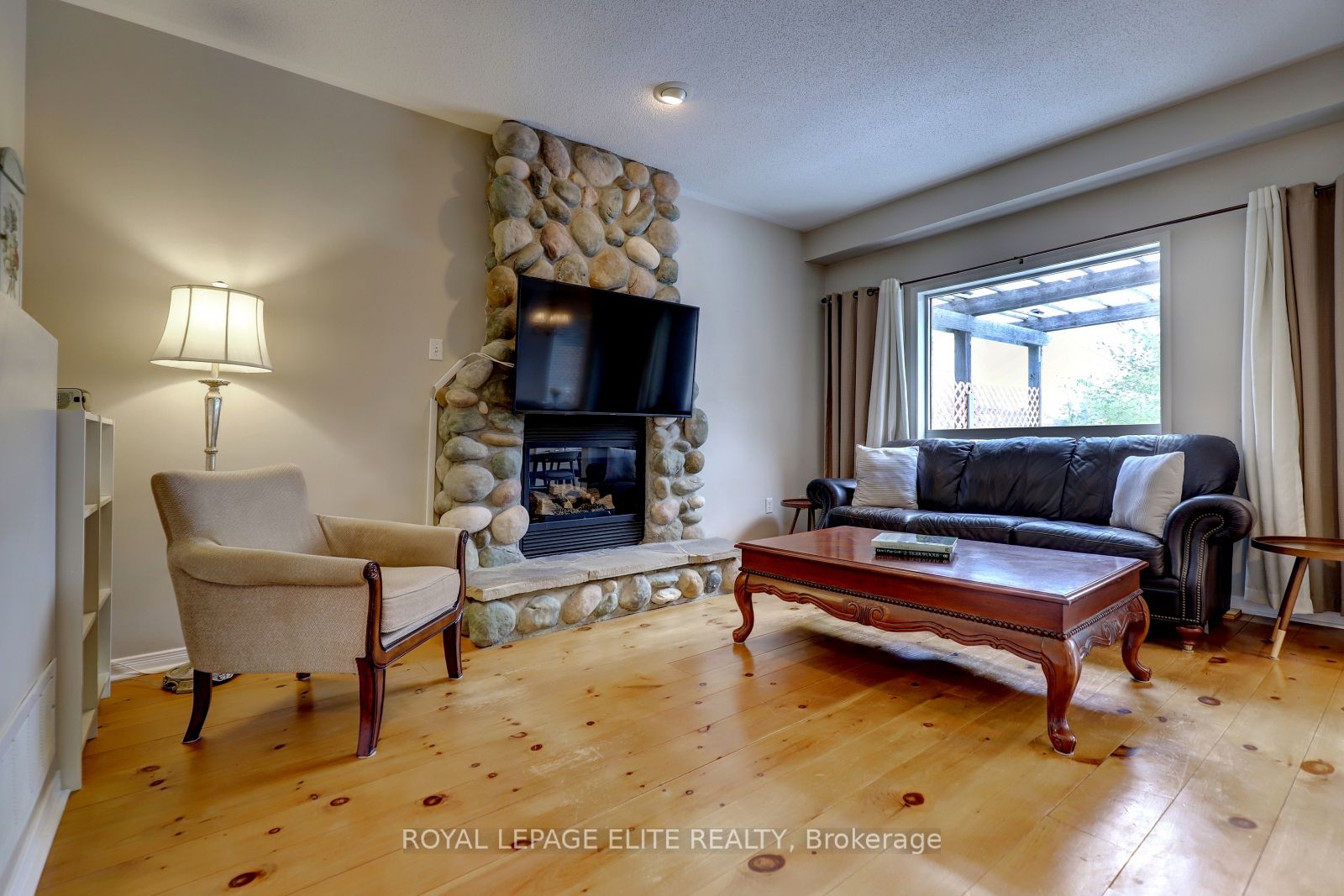 2342 Woodridge Way Property Photo 10