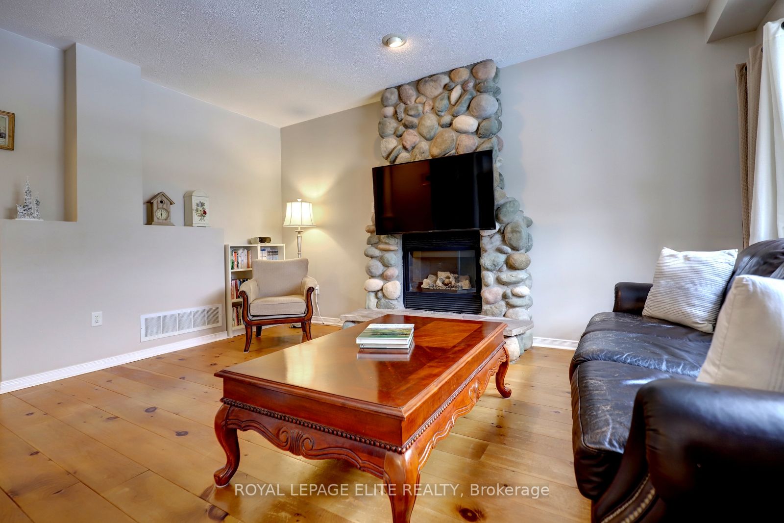 2342 Woodridge Way Property Photo 12