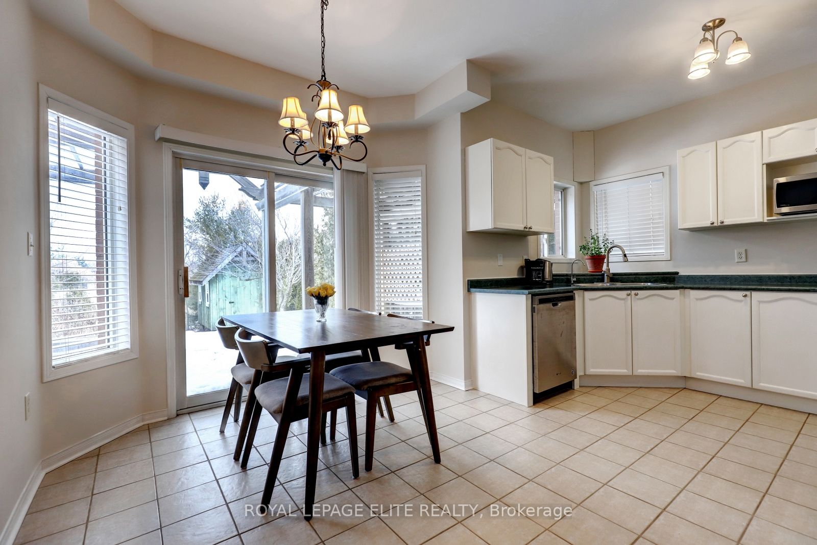 2342 Woodridge Way Property Photo 15