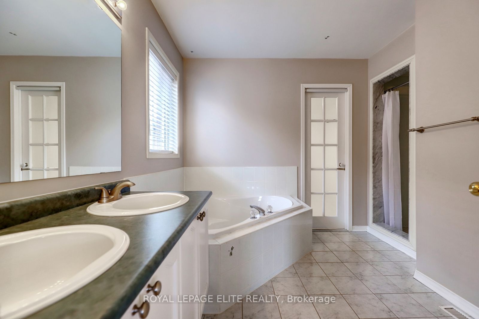 2342 Woodridge Way Property Photo 34