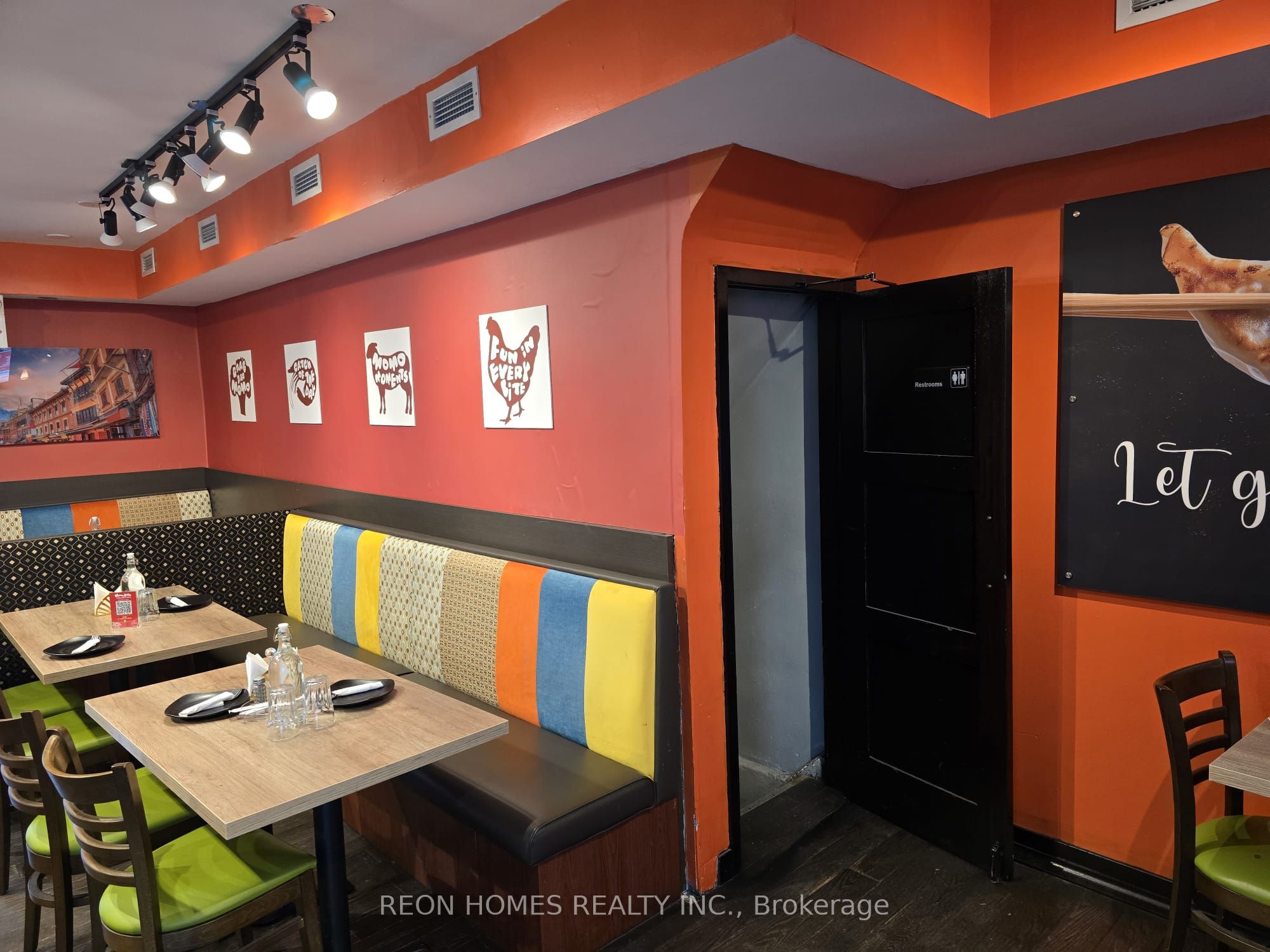810 Bloor Street Property Photo 6
