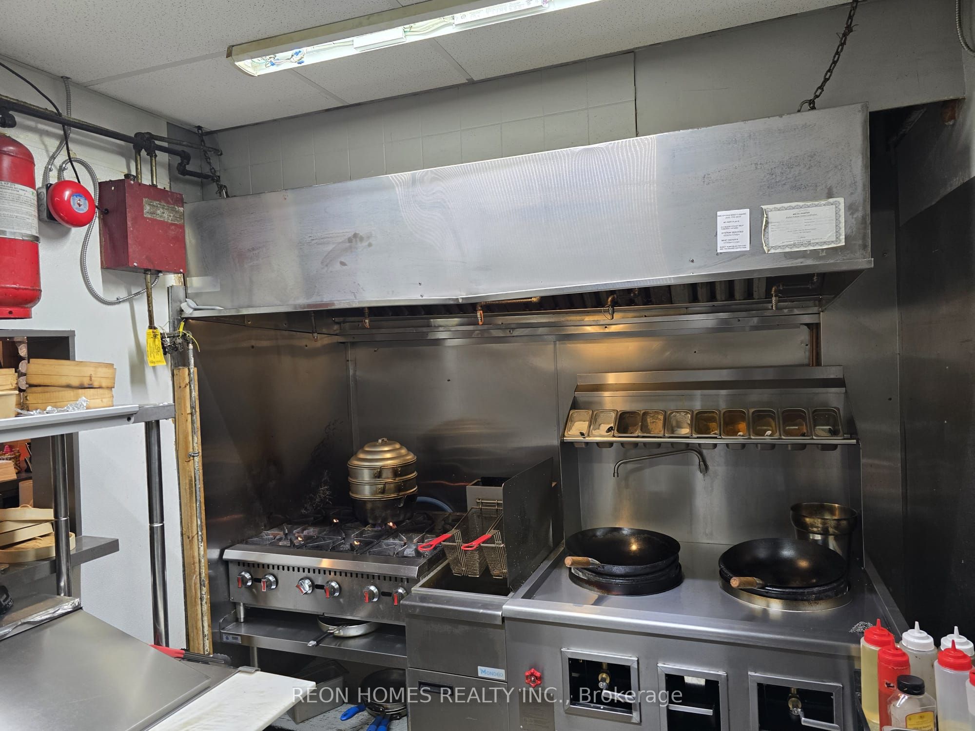 810 Bloor Street Property Photo 11