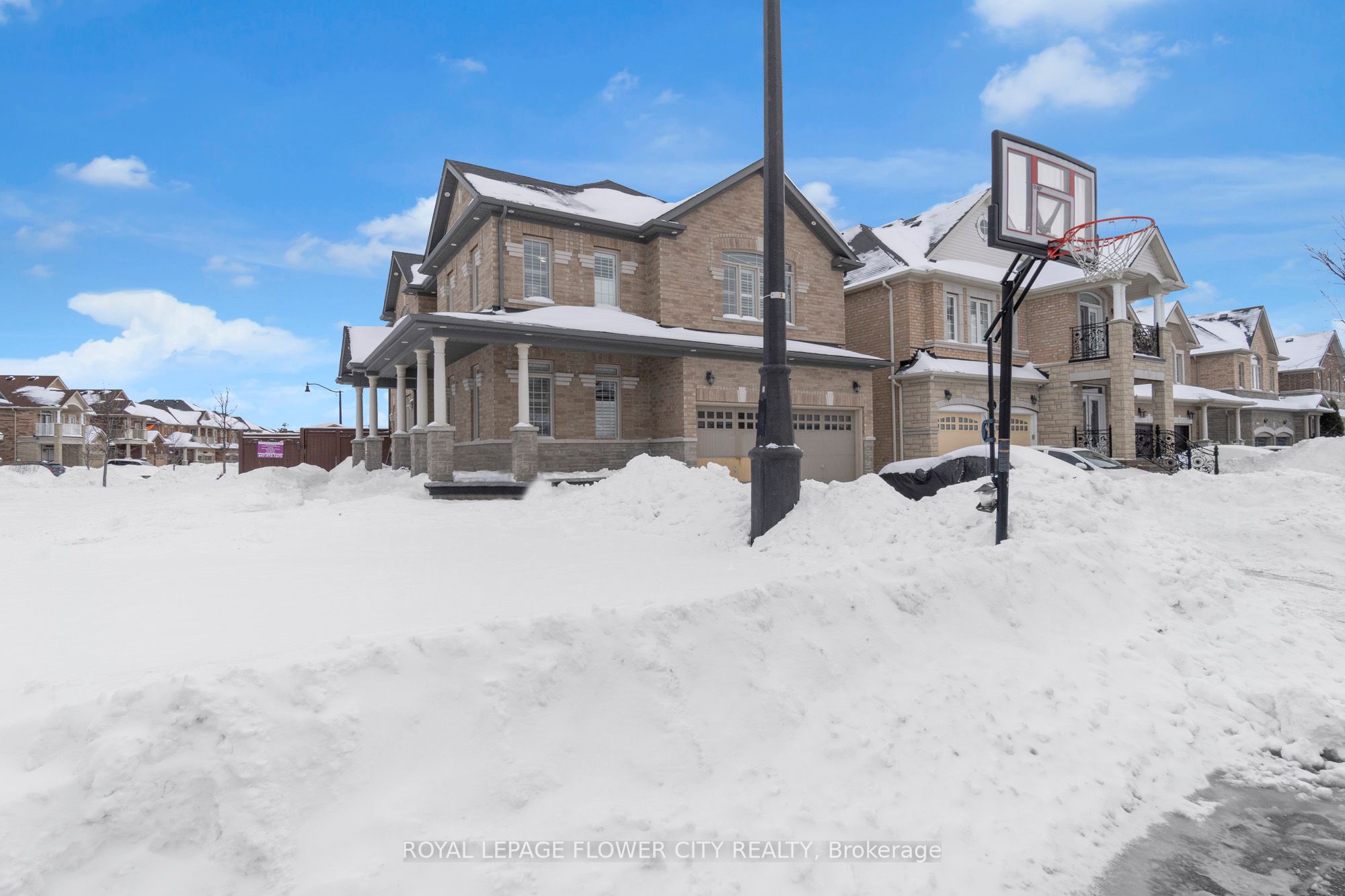 28 Drummondville Drive Property Photo 1
