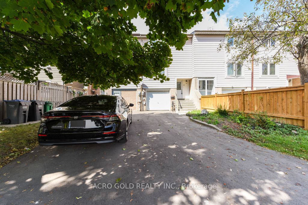 19 Hoskins Square Property Photo 1