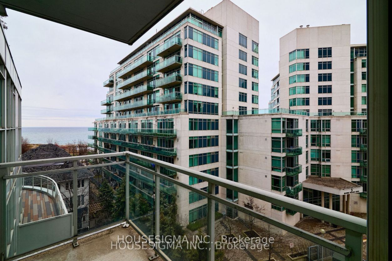 2067 Lakeshore Boulevard W 506 Property Photo 1
