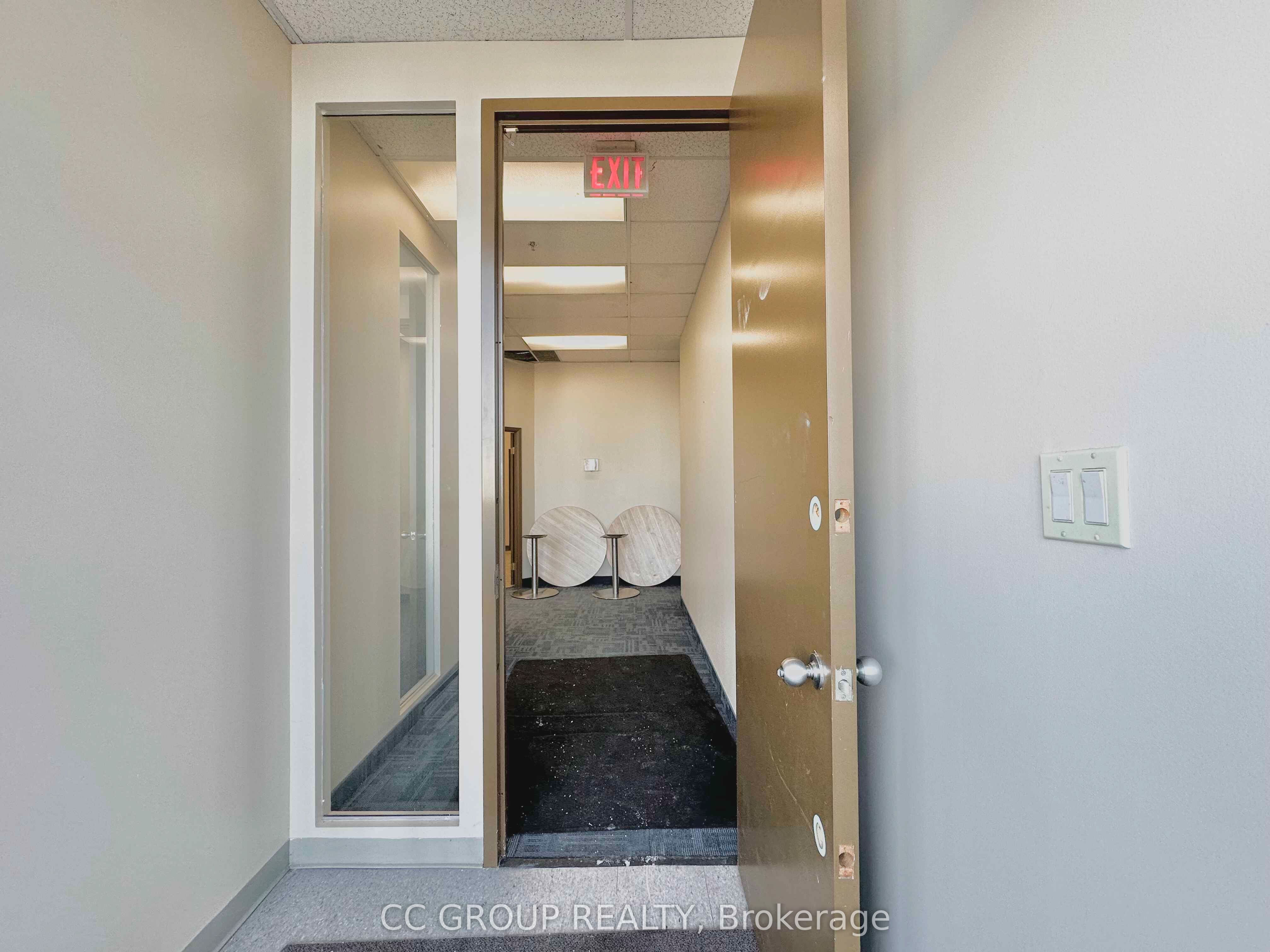 #3 - 2660 Meadowvale Boulevard Property Photo 3