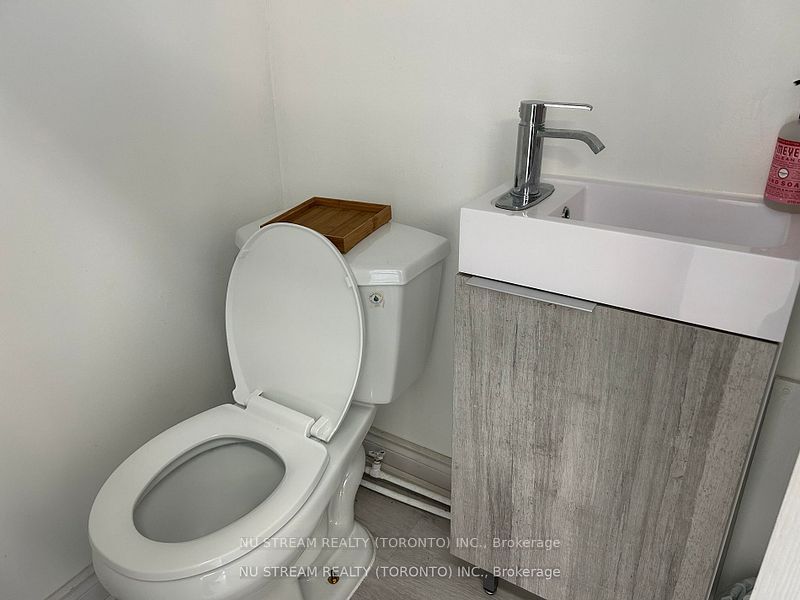 426 Royal York Road Property Photo 3