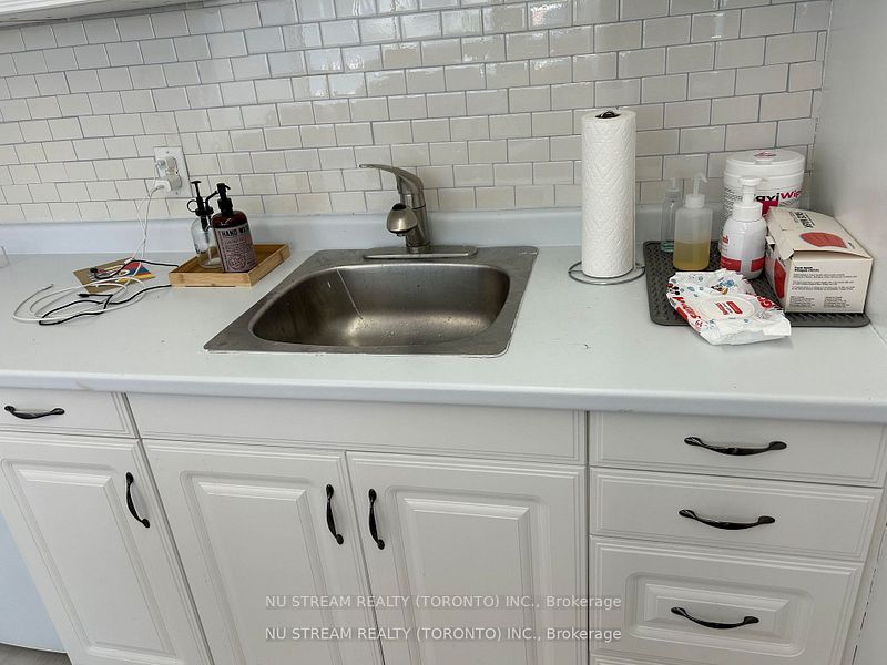 426 Royal York Road Property Photo 4