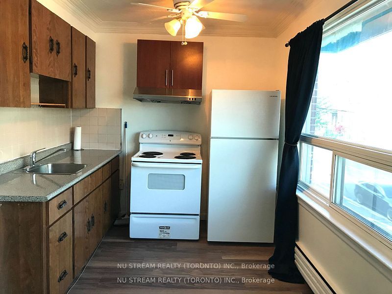 426 Royal York Road Property Photo 6