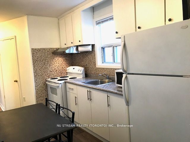 426 Royal York Road Property Photo 8