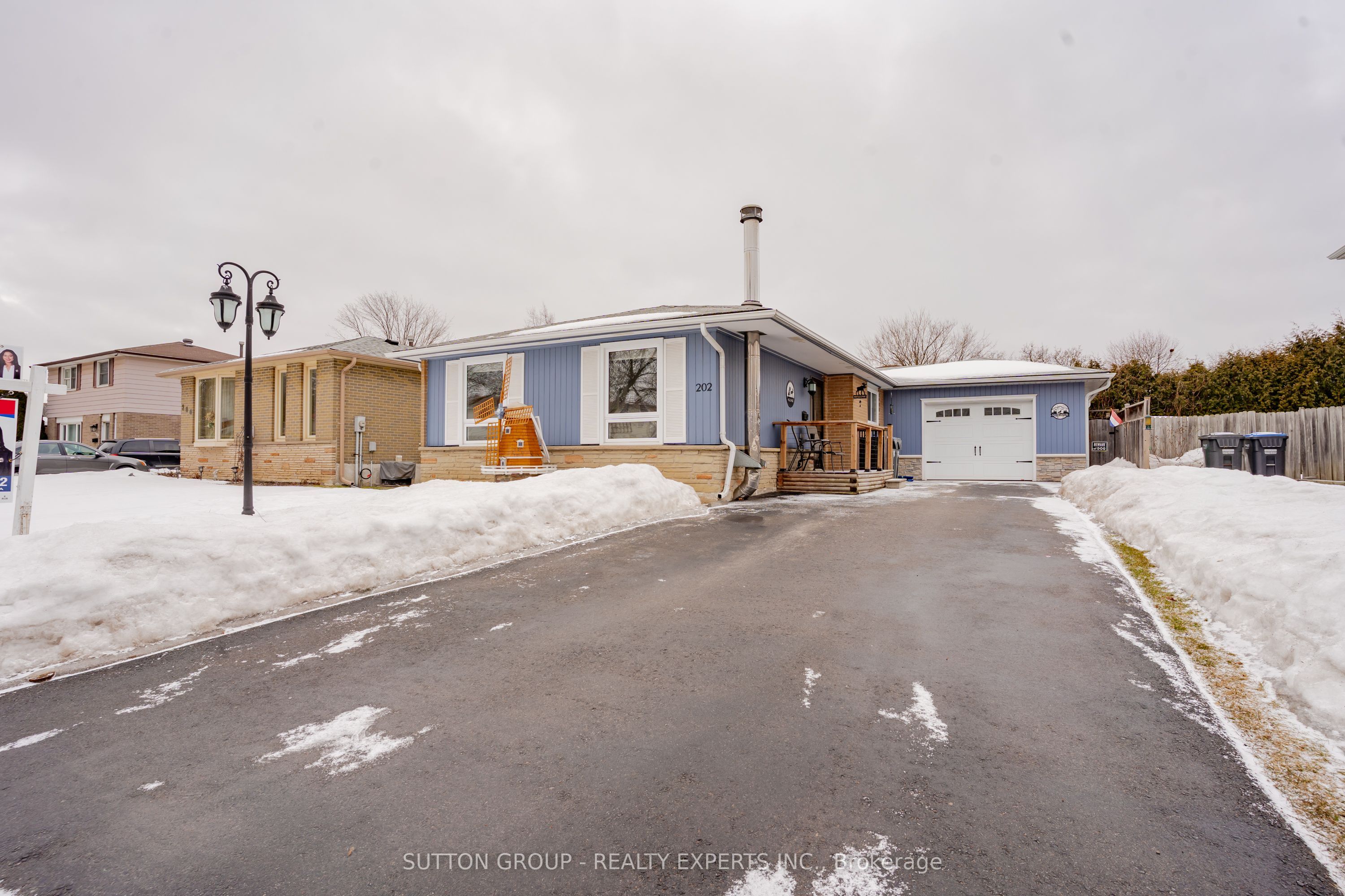 202 Archdekin Drive Property Photo 1