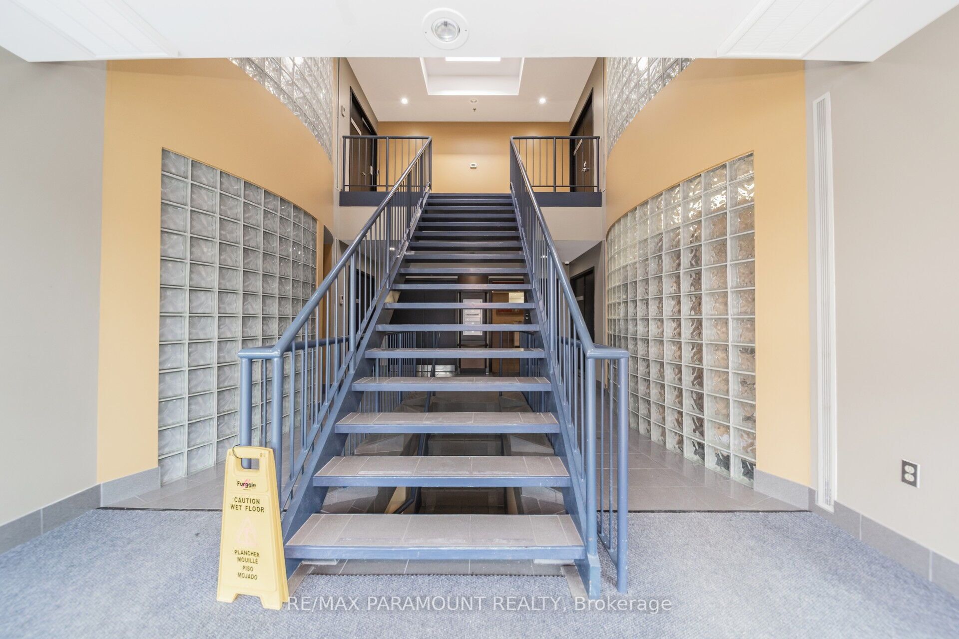 #12 # 202 - 2600 Skymark Avenue Property Photo 4