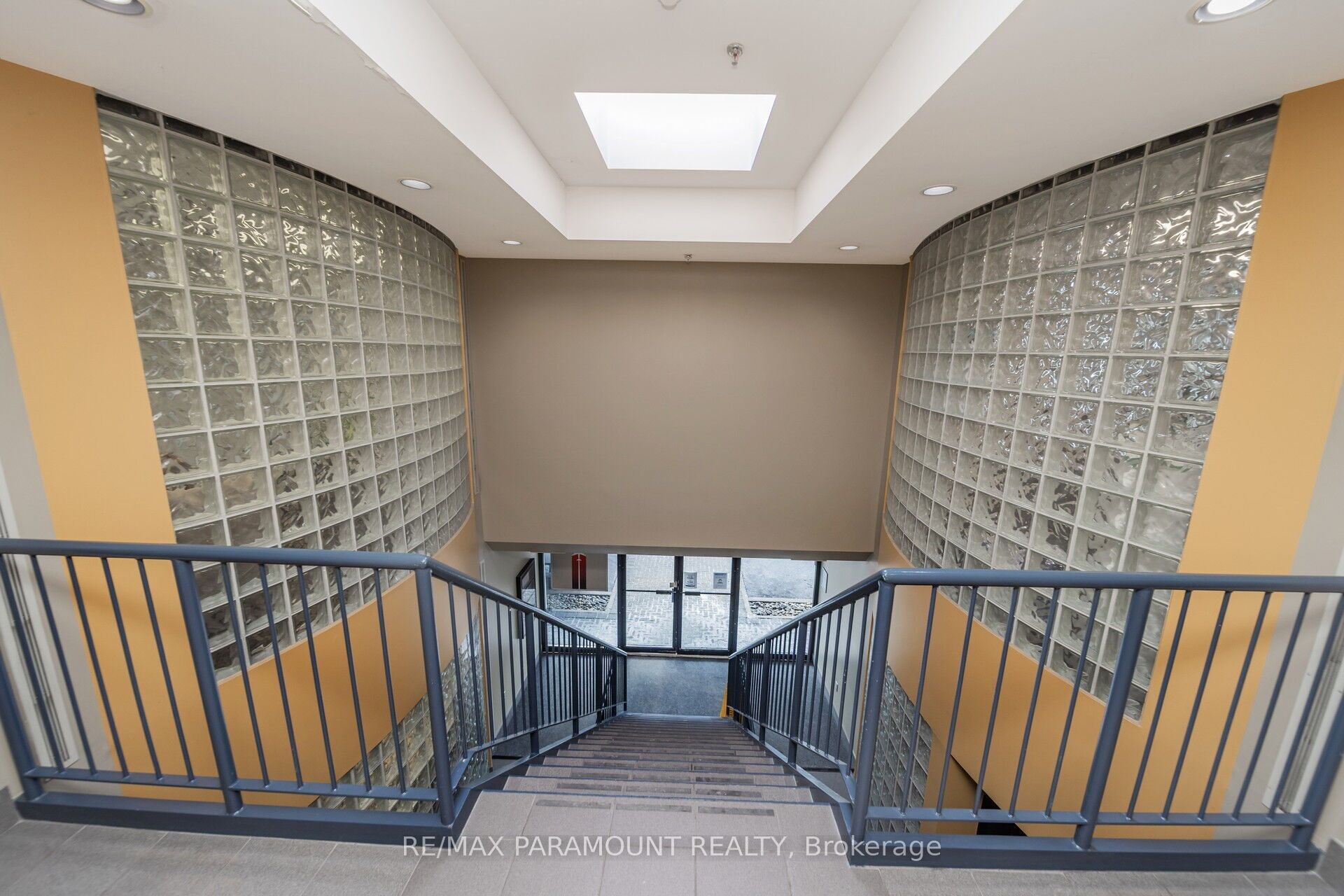 #12 # 202 - 2600 Skymark Avenue Property Photo 5