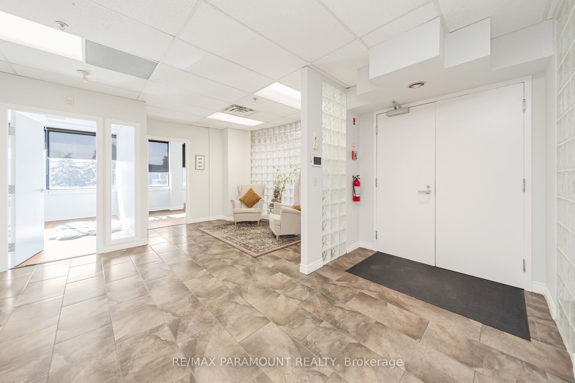 #12 # 202 - 2600 Skymark Avenue Property Photo 8