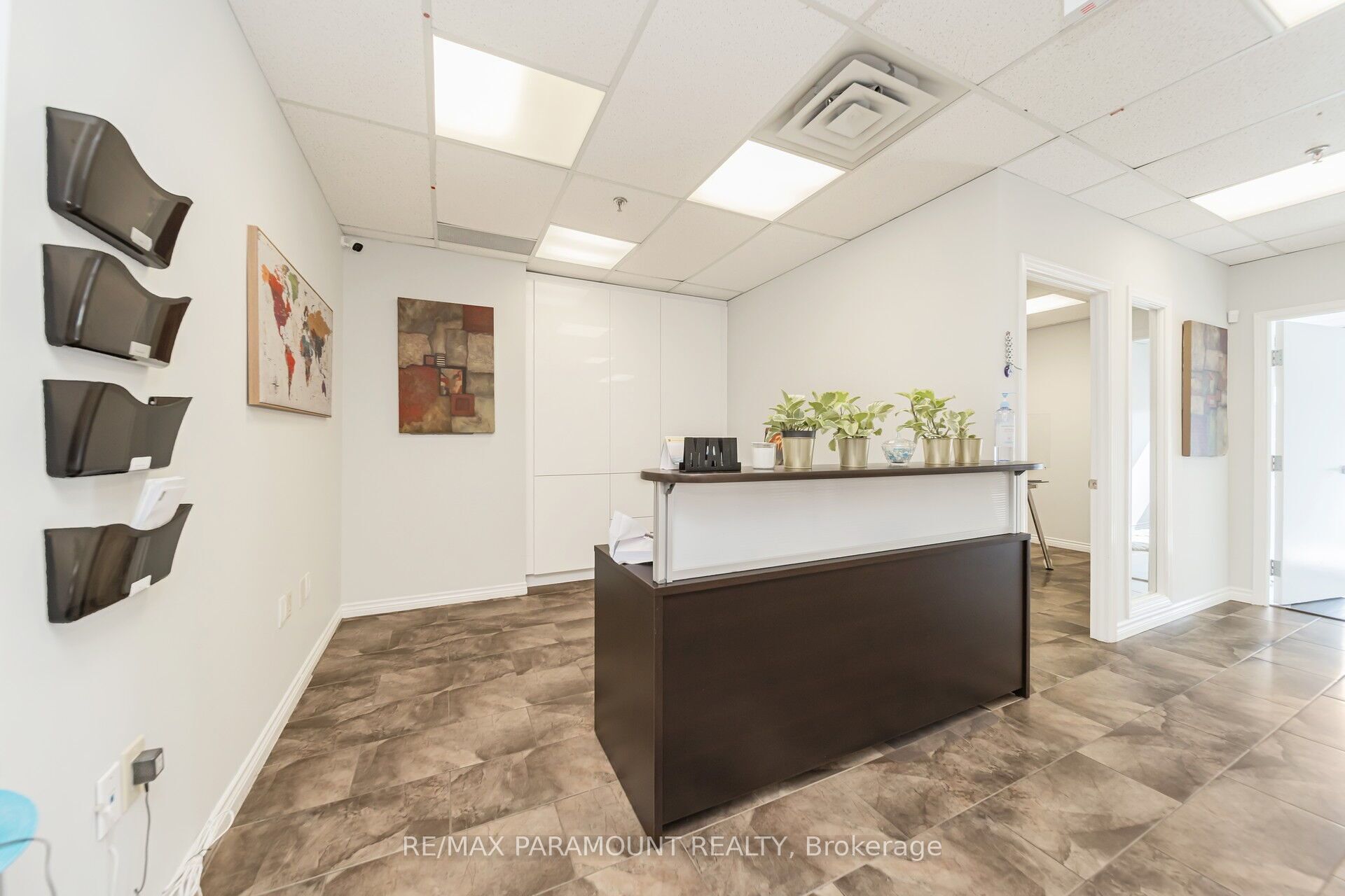 #12 # 202 - 2600 Skymark Avenue Property Photo 9