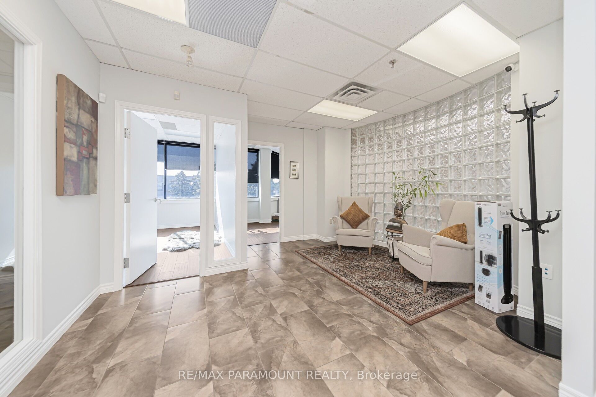 #12 # 202 - 2600 Skymark Avenue Property Photo 10