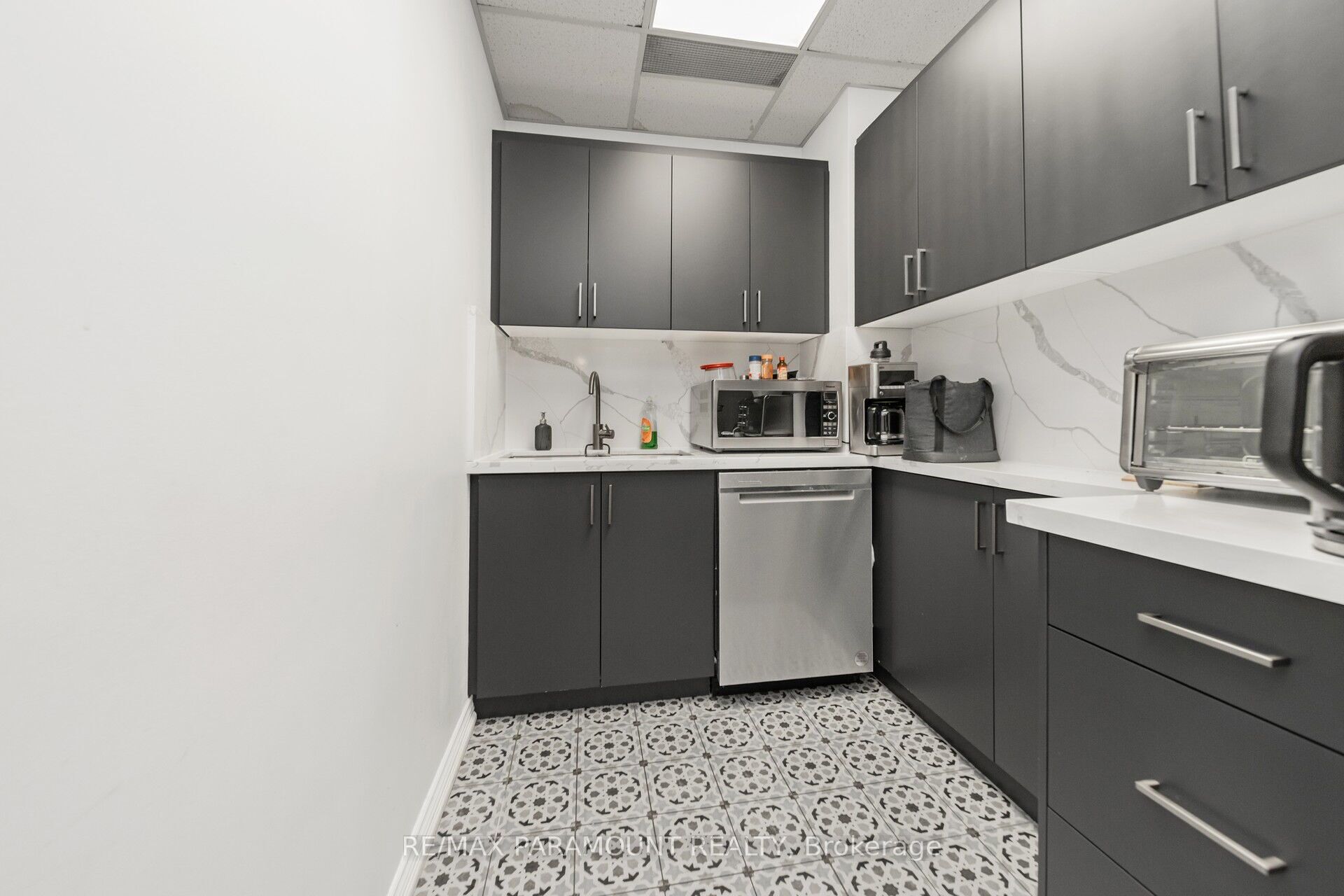 #12 # 202 - 2600 Skymark Avenue Property Photo 16