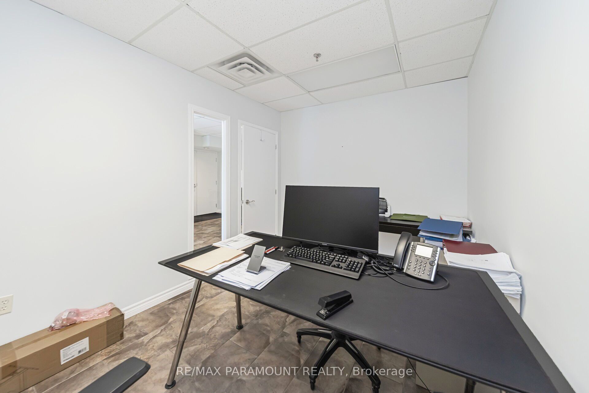 #12 # 202 - 2600 Skymark Avenue Property Photo 22