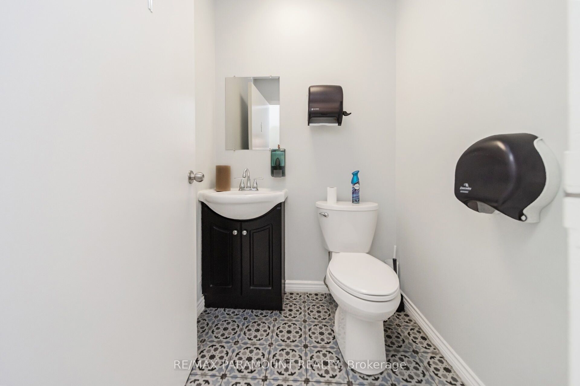 #12 # 202 - 2600 Skymark Avenue Property Photo 42