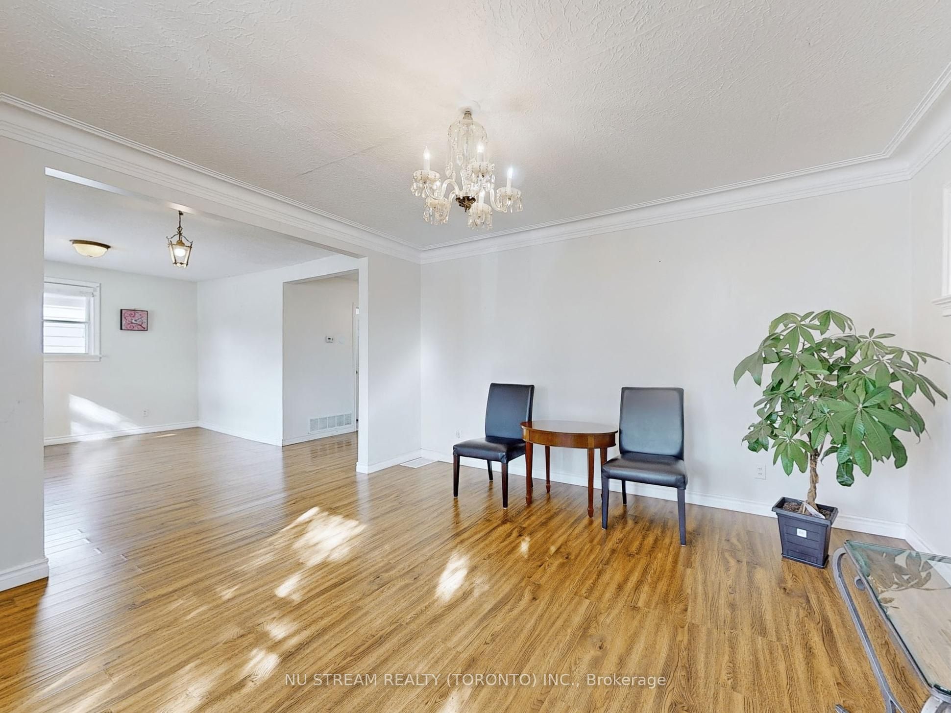 #upper Level - 23 Mississauga Road Property Photo 8