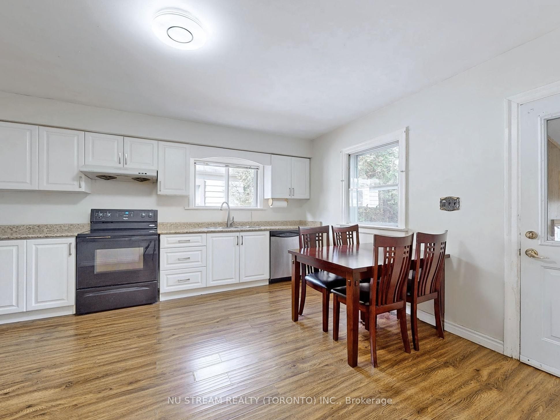#upper Level - 23 Mississauga Road Property Photo 15