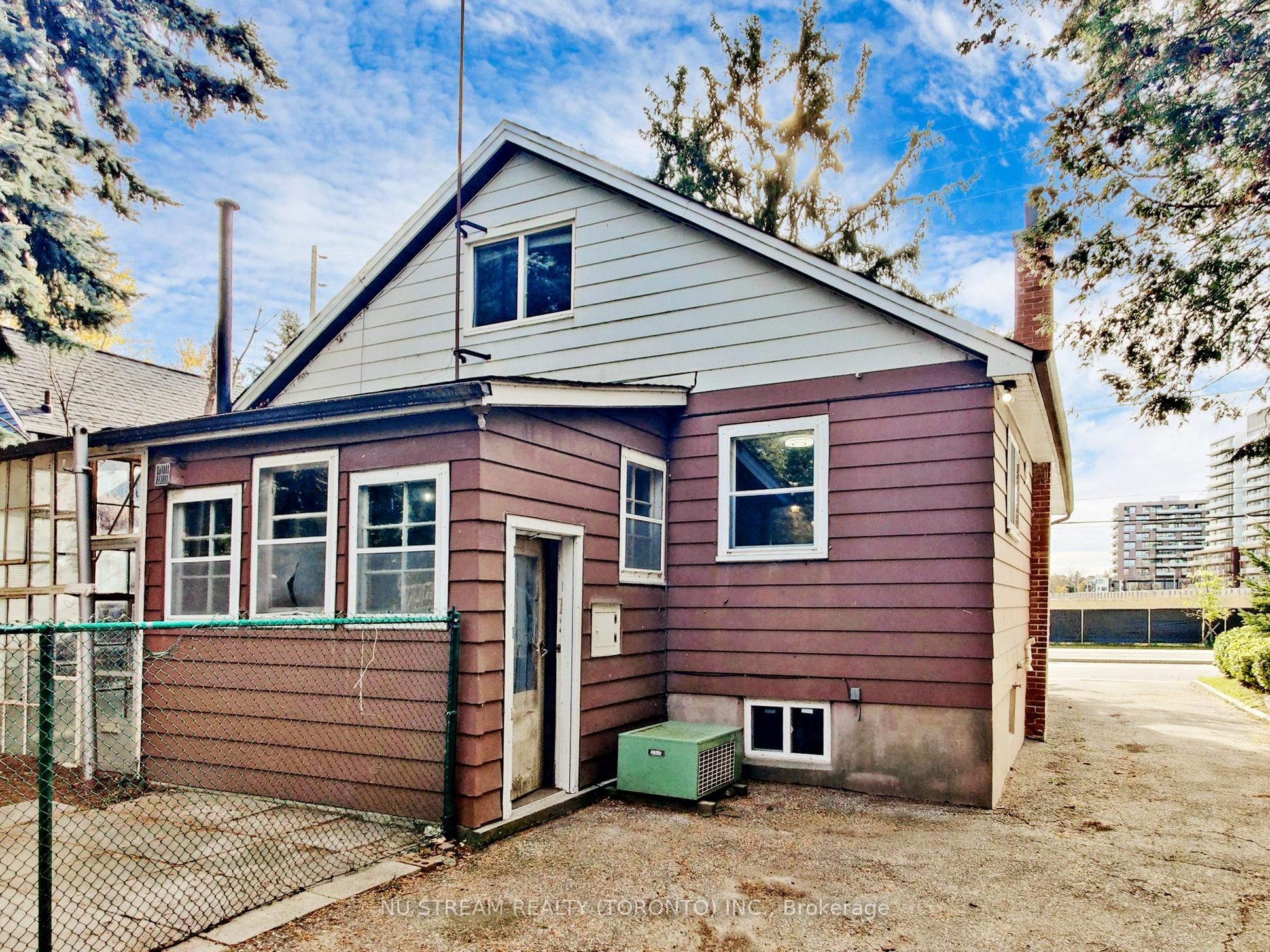 #upper Level - 23 Mississauga Road Property Photo 33
