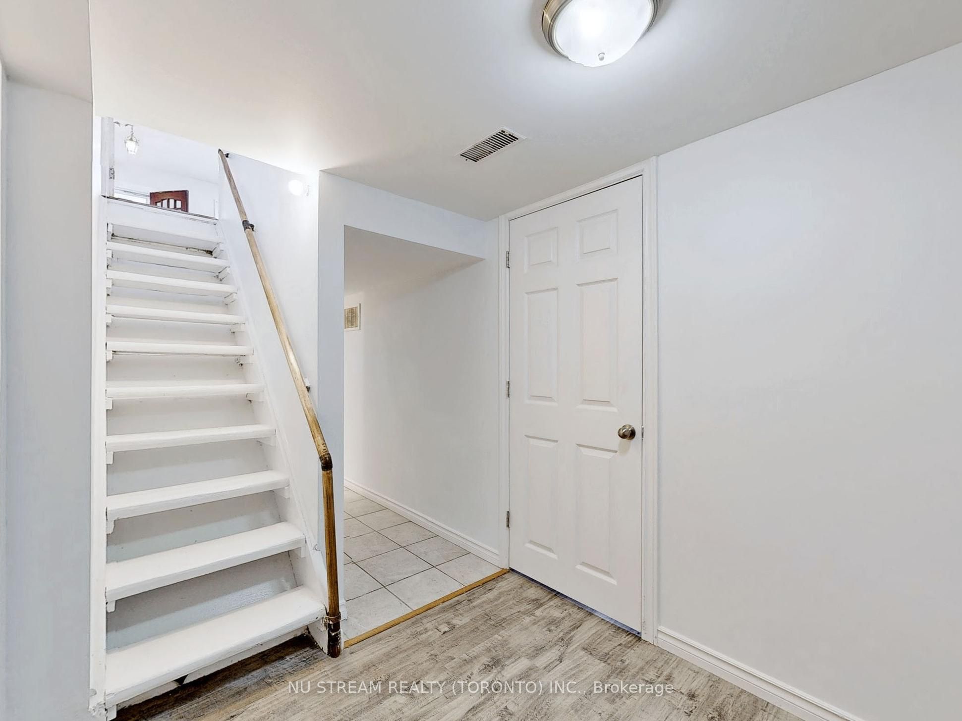#upper Level - 23 Mississauga Road Property Photo 36