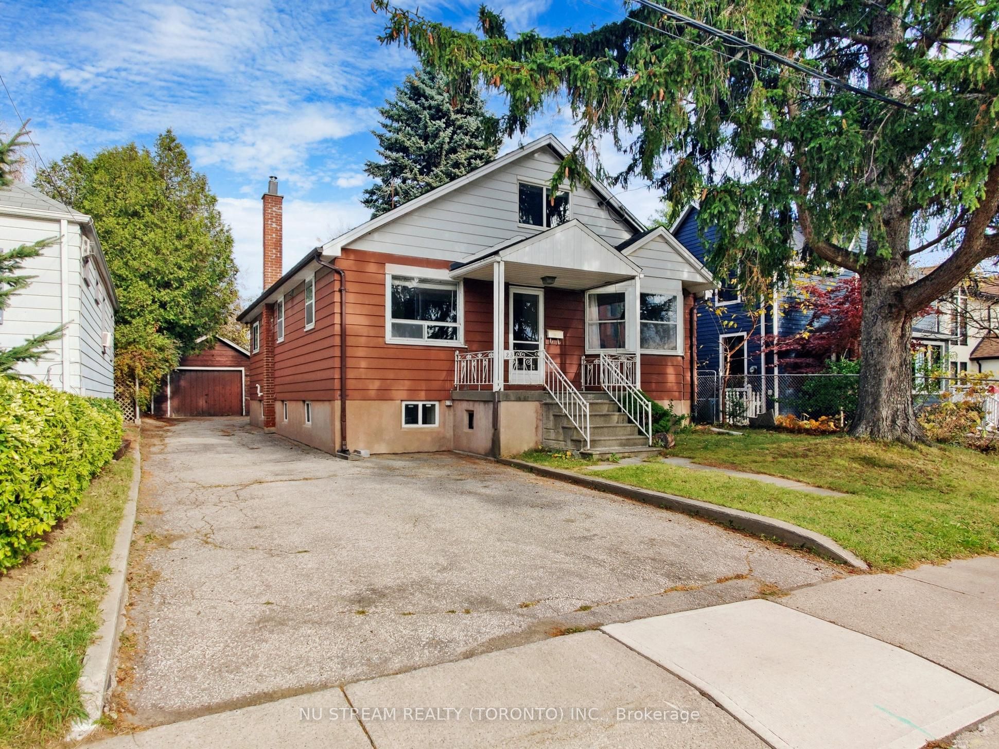 #full House - 23 Mississauga Road Property Photo 2
