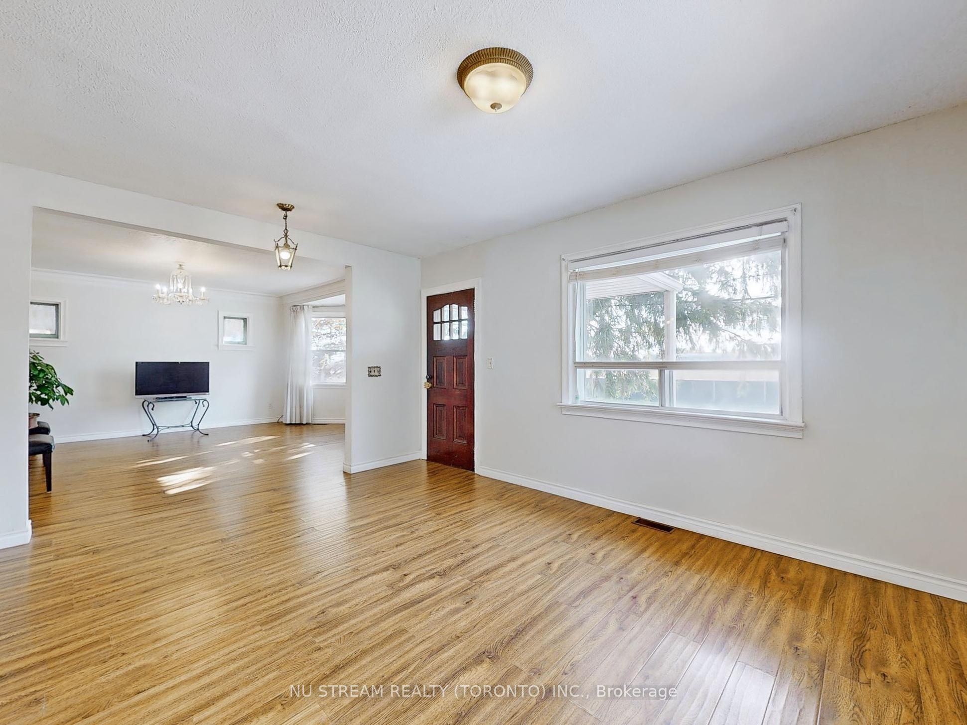 #full House - 23 Mississauga Road Property Photo 6