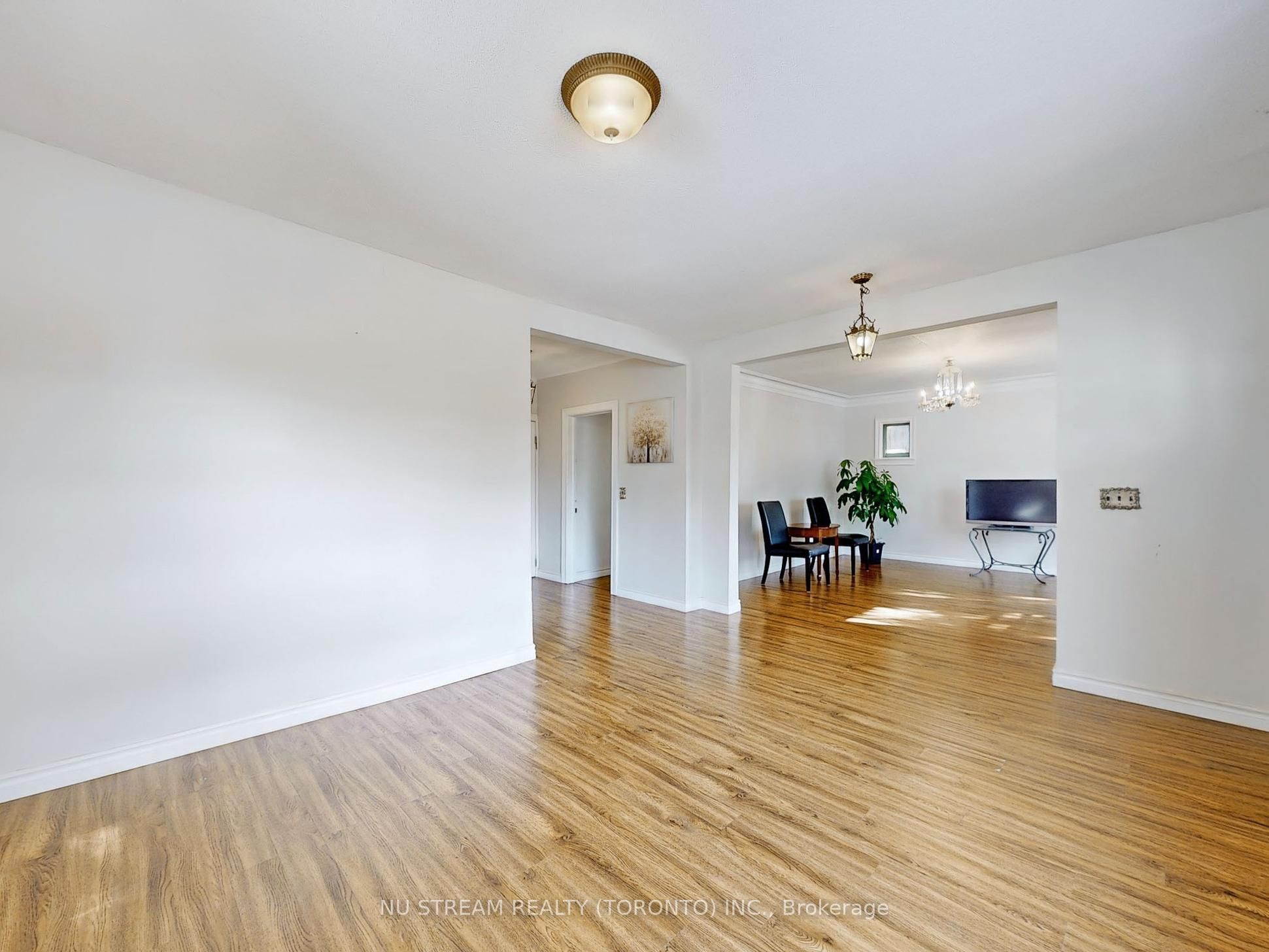 #full House - 23 Mississauga Road Property Photo 7