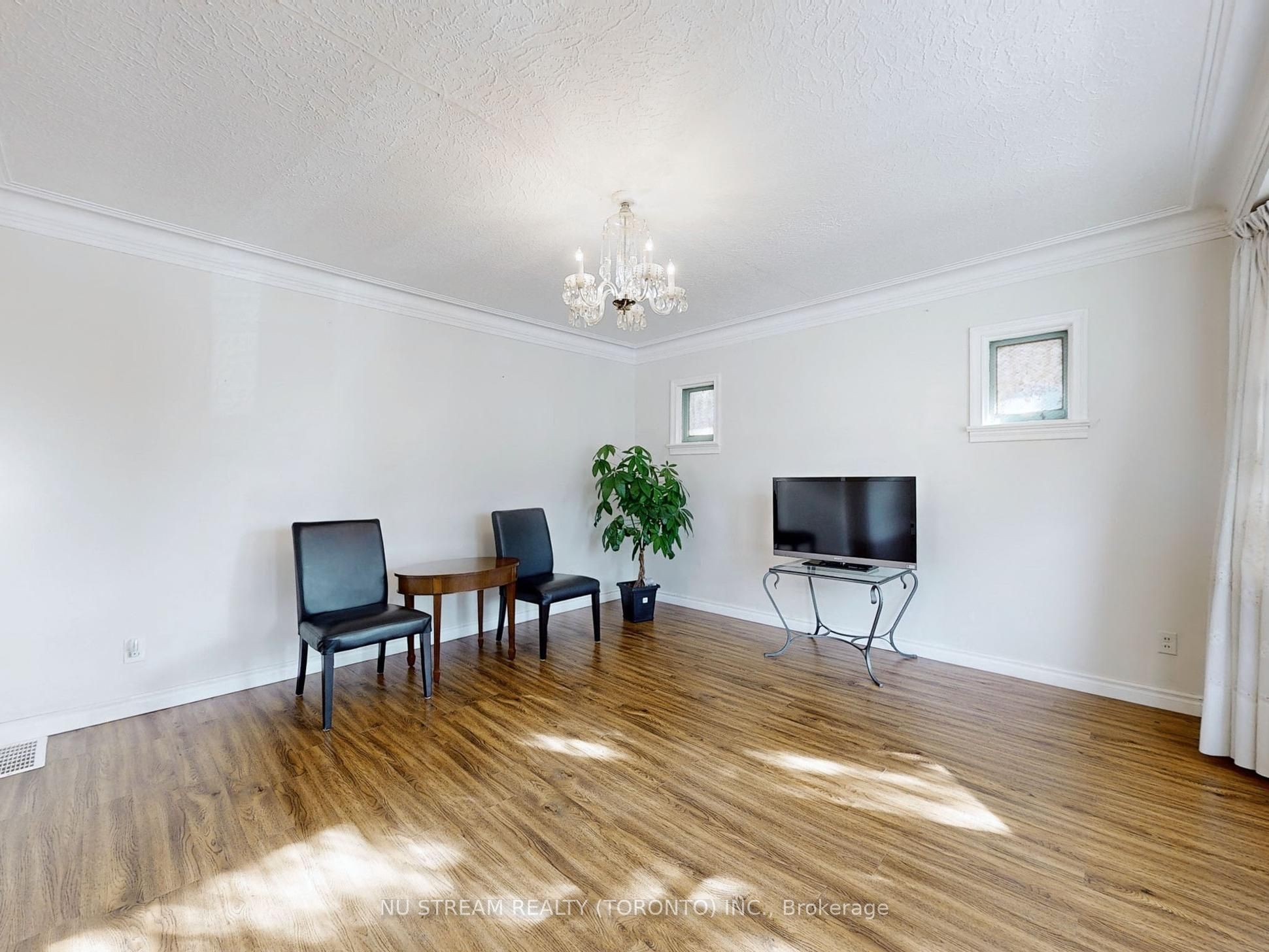 #full House - 23 Mississauga Road Property Photo 9