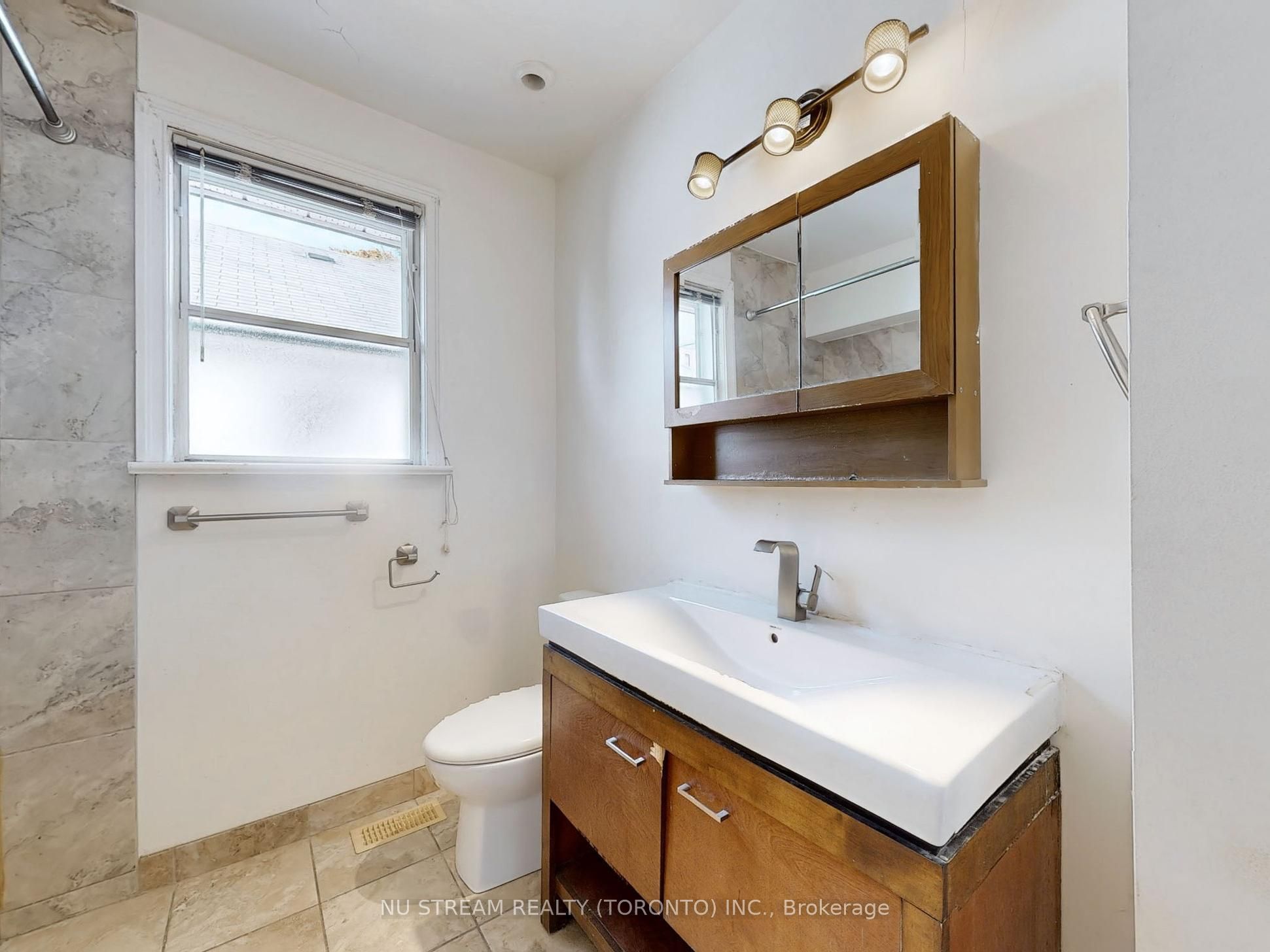 #full House - 23 Mississauga Road Property Photo 24