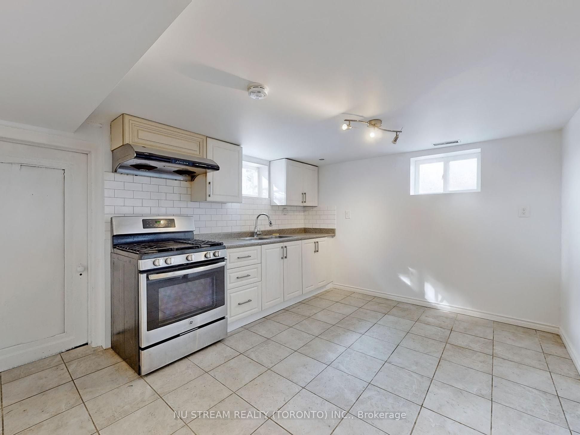 #full House - 23 Mississauga Road Property Photo 34