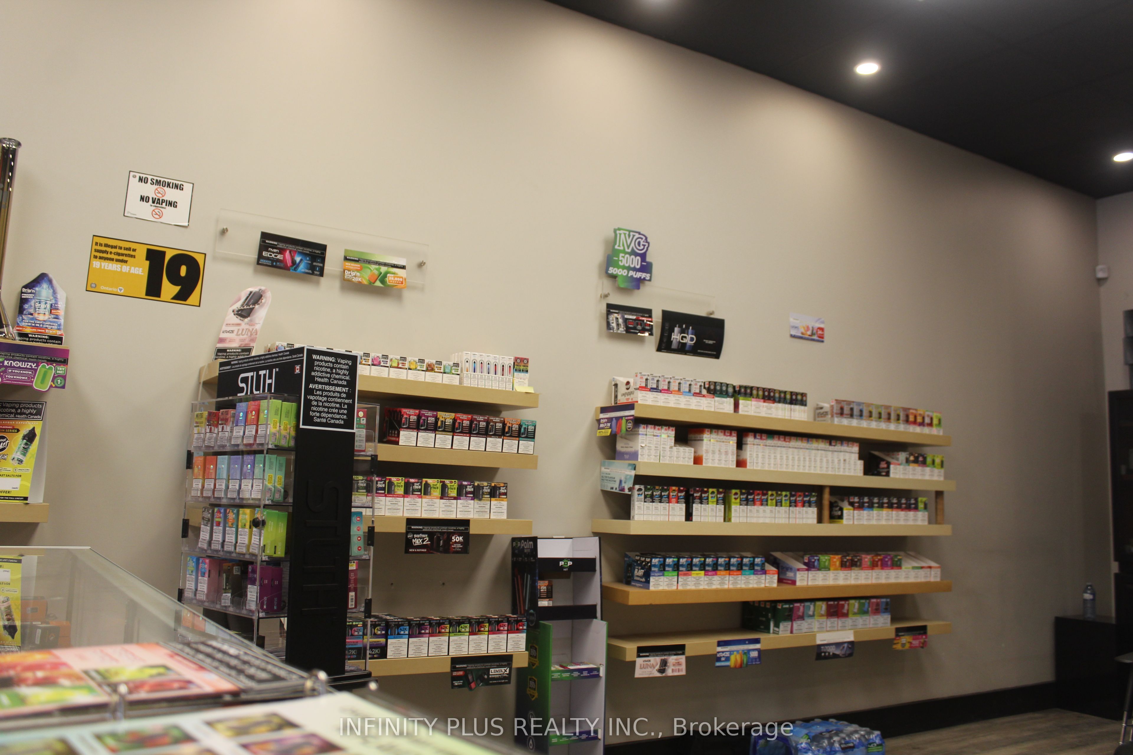 6123 Steeles Avenue Property Photo 8