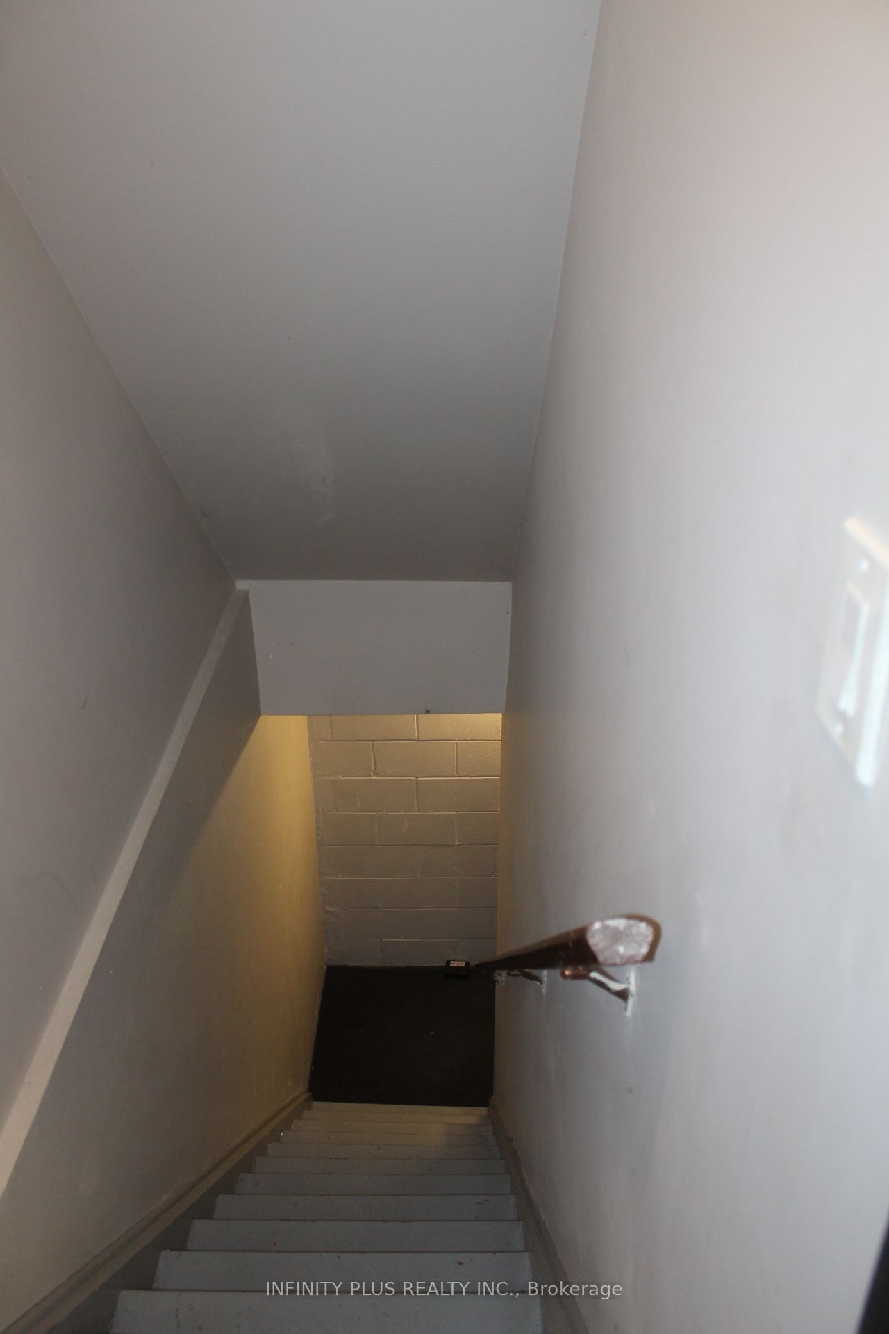 6123 Steeles Avenue Property Photo 11
