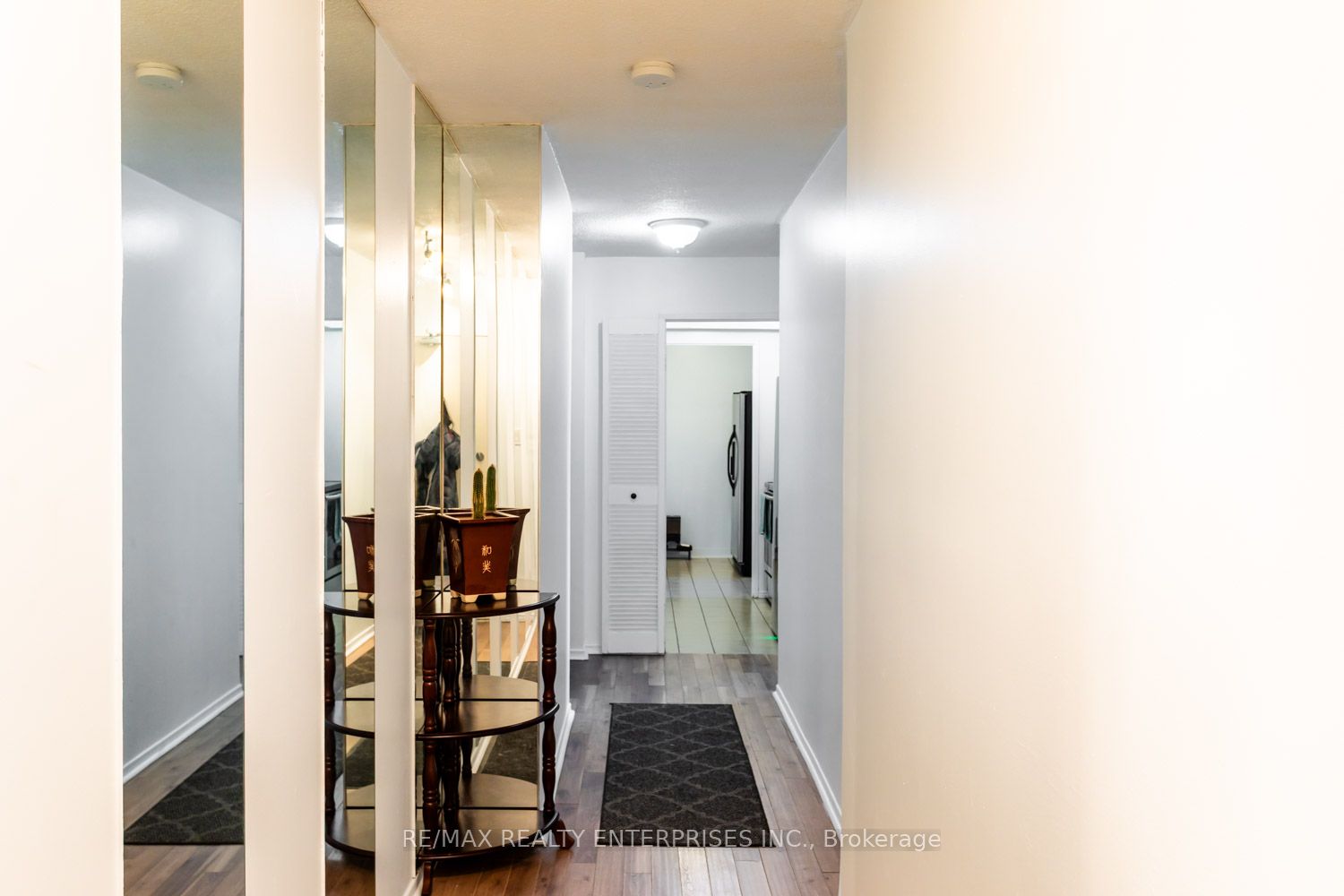 #404 - 1535 Lakeshore Road Property Photo 3