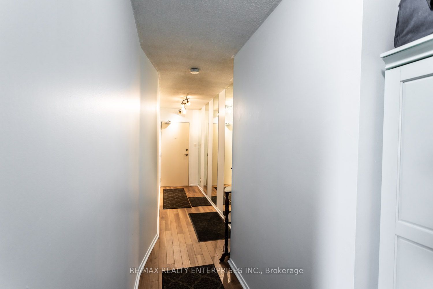 #404 - 1535 Lakeshore Road Property Photo 5
