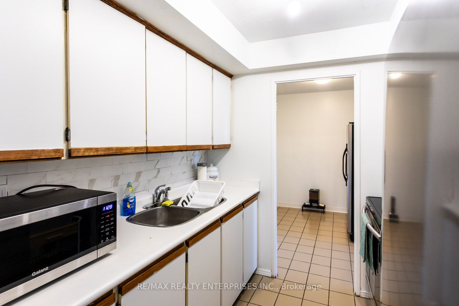#404 - 1535 Lakeshore Road Property Photo 7