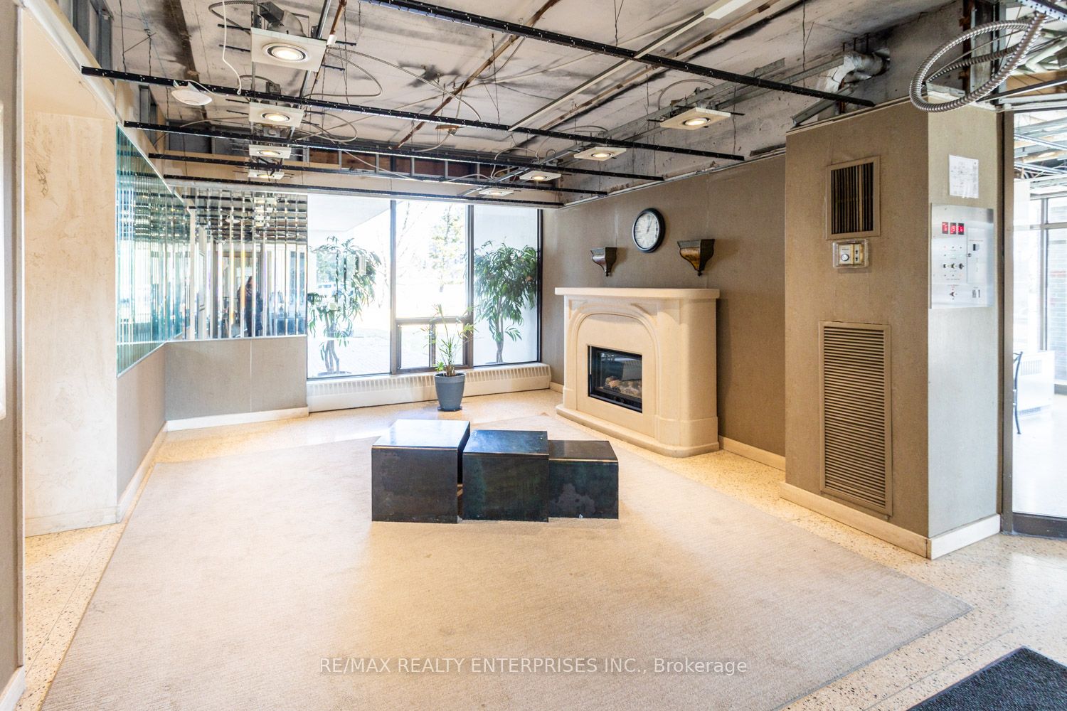 #404 - 1535 Lakeshore Road Property Photo 43