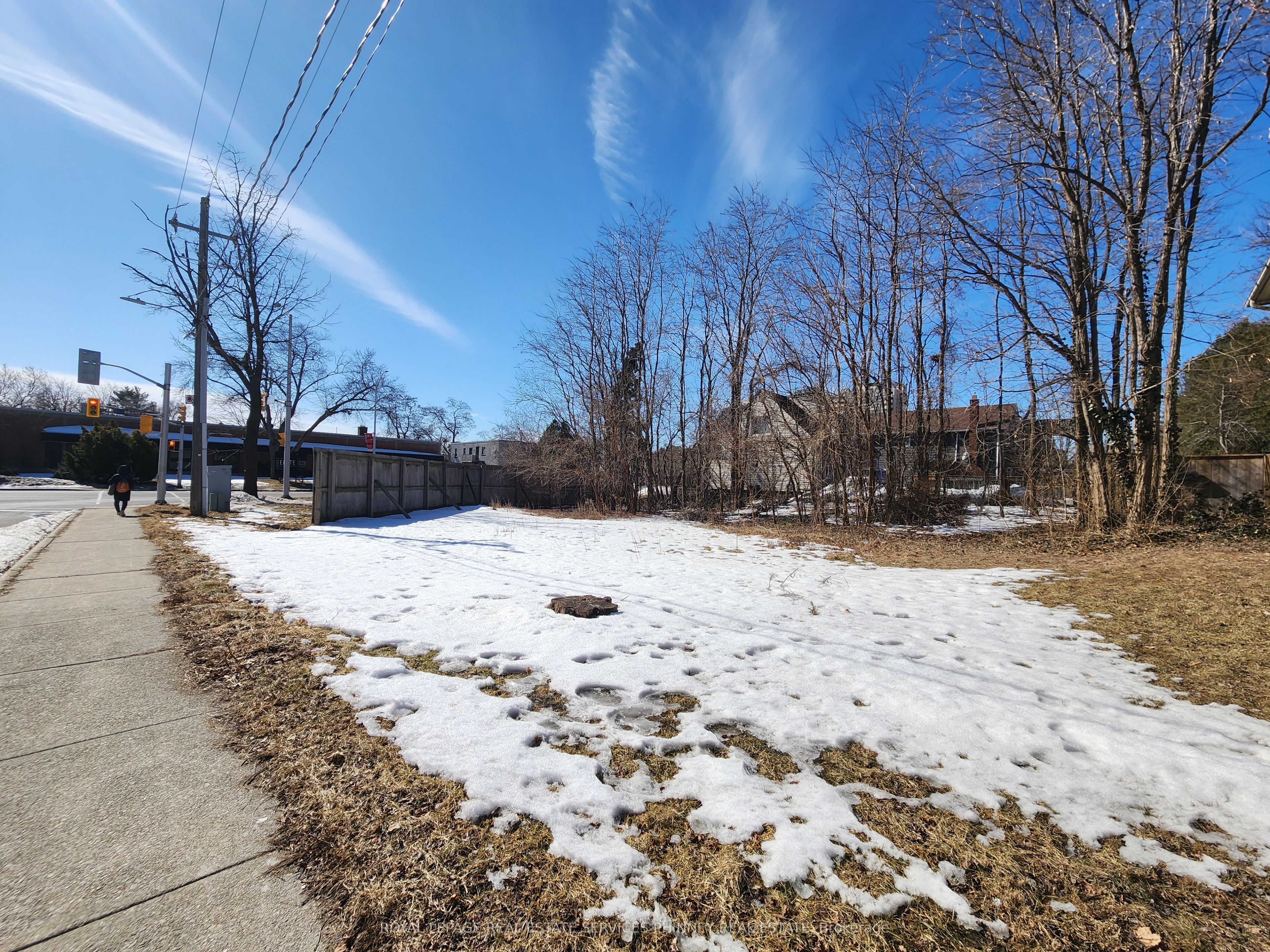 685 Brant Street Property Photo 2
