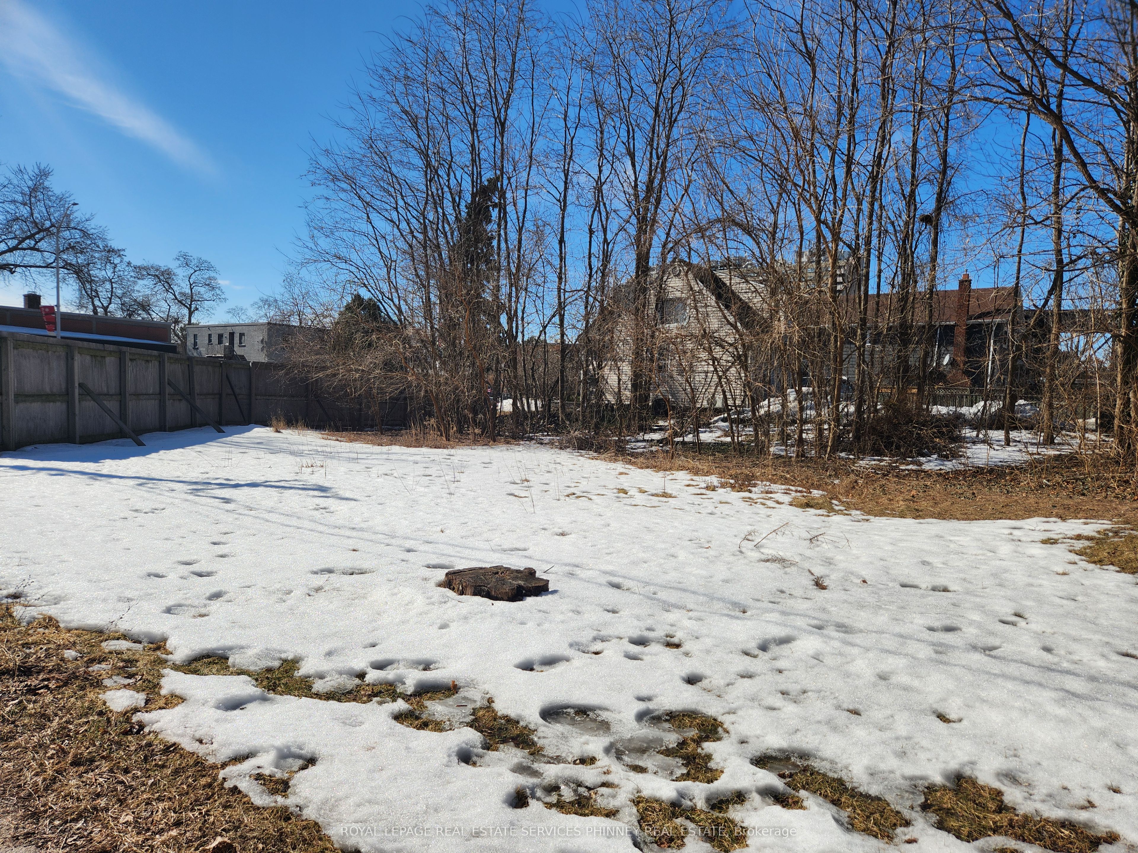 685 Brant Street Property Photo 4