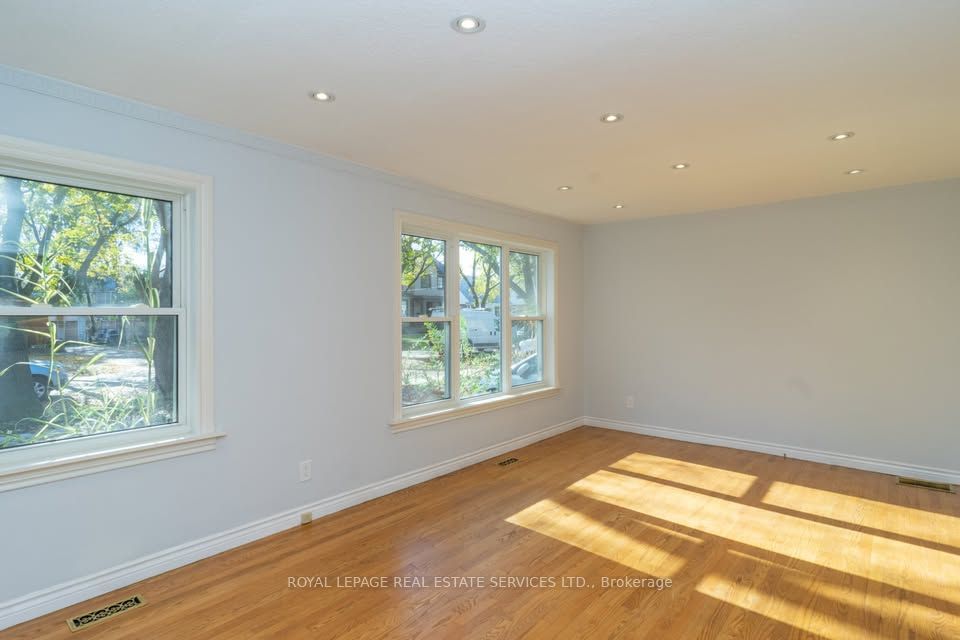 #main - 16 Ambleside Avenue Property Photo 4