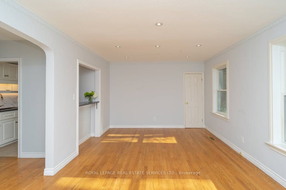 #main - 16 Ambleside Avenue Property Photo 5