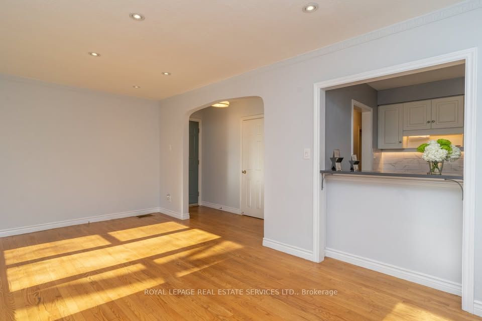 #main - 16 Ambleside Avenue Property Photo 6