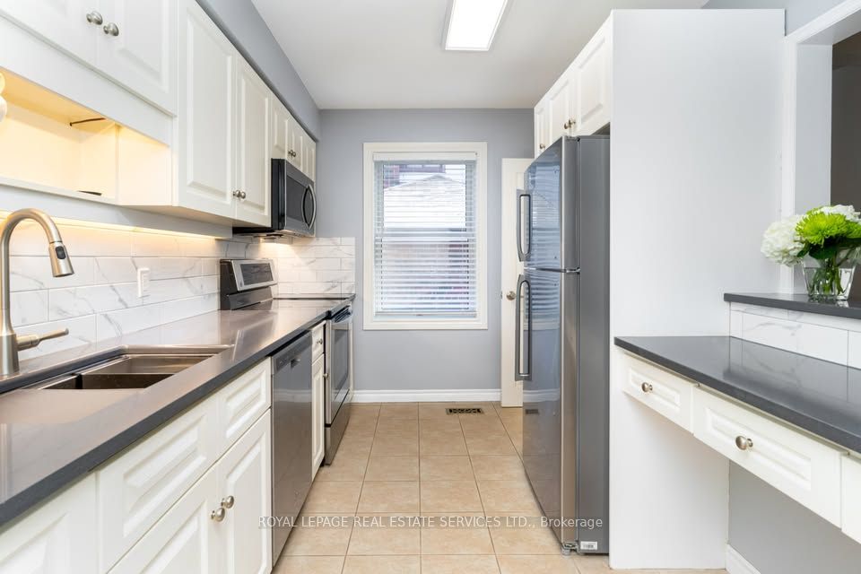 #main - 16 Ambleside Avenue Property Photo 8
